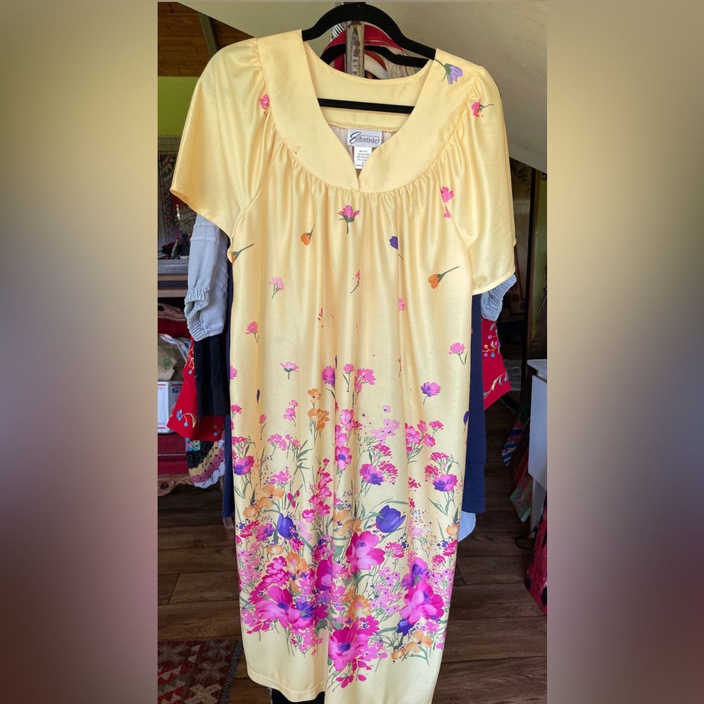 M103 // Vintage Easy Essentials Housedress // 23” ptp